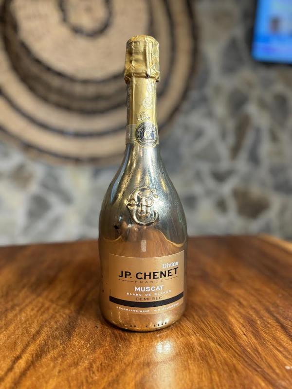 * JP Chenet Moscato