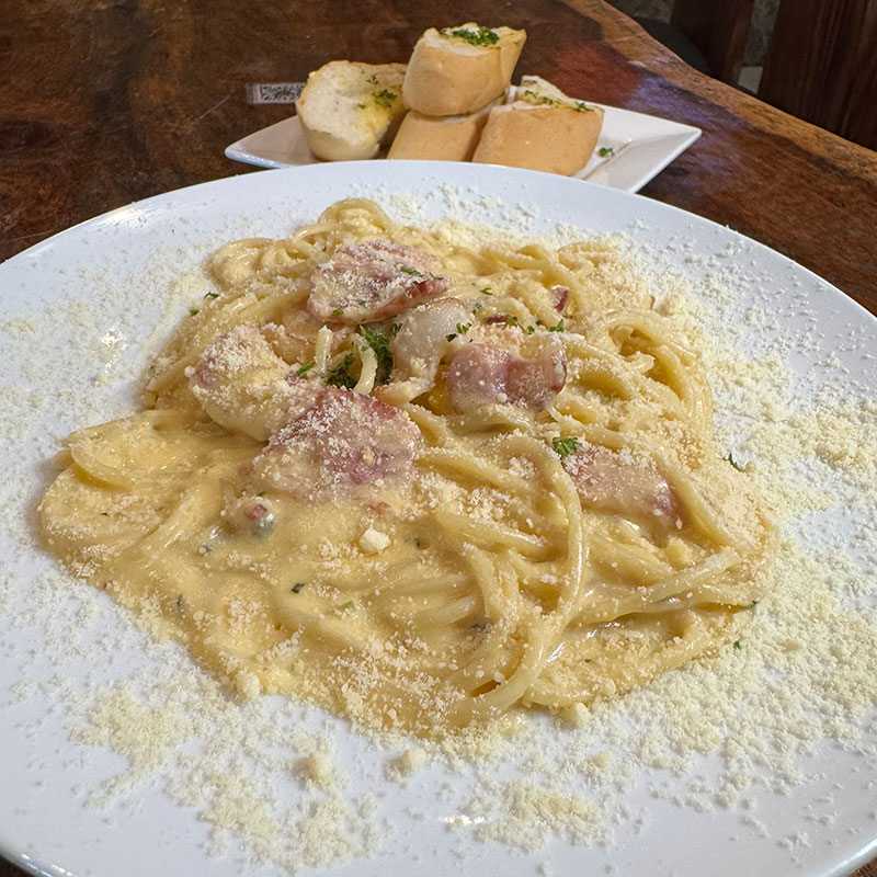 Martes espagueti Alfredo