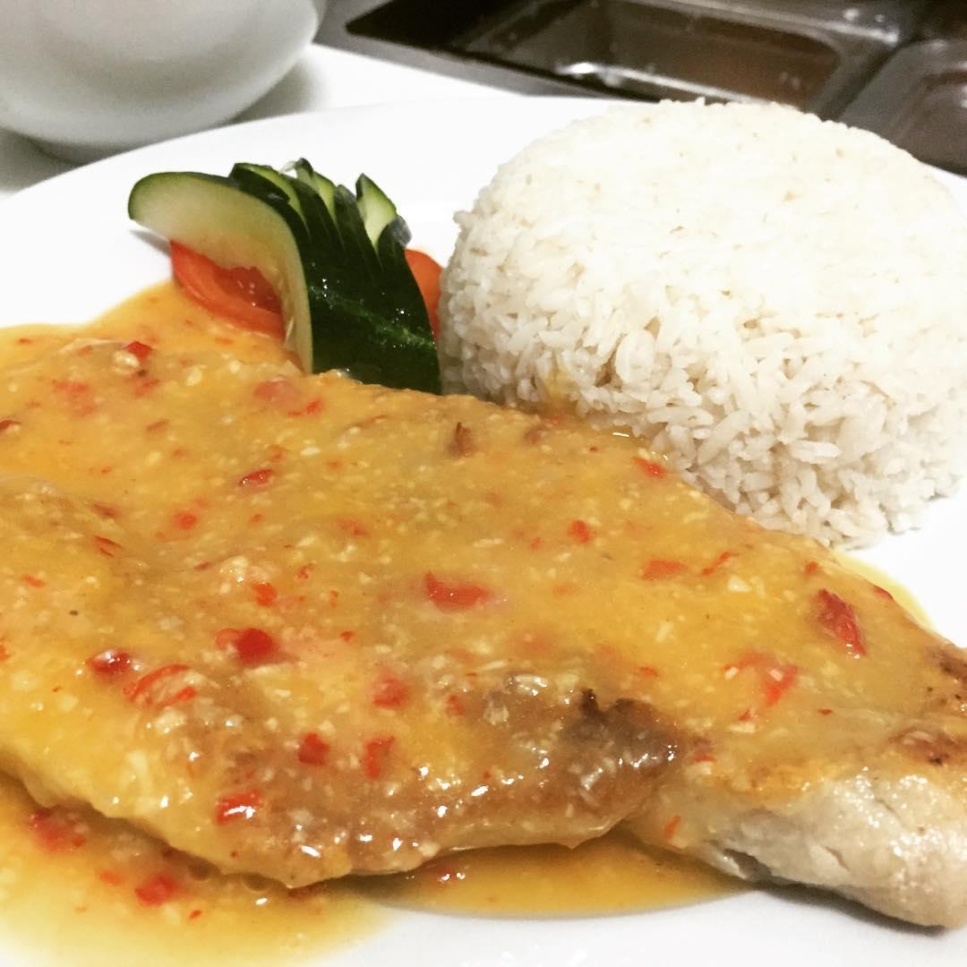 Filete de corvina al ajillo 