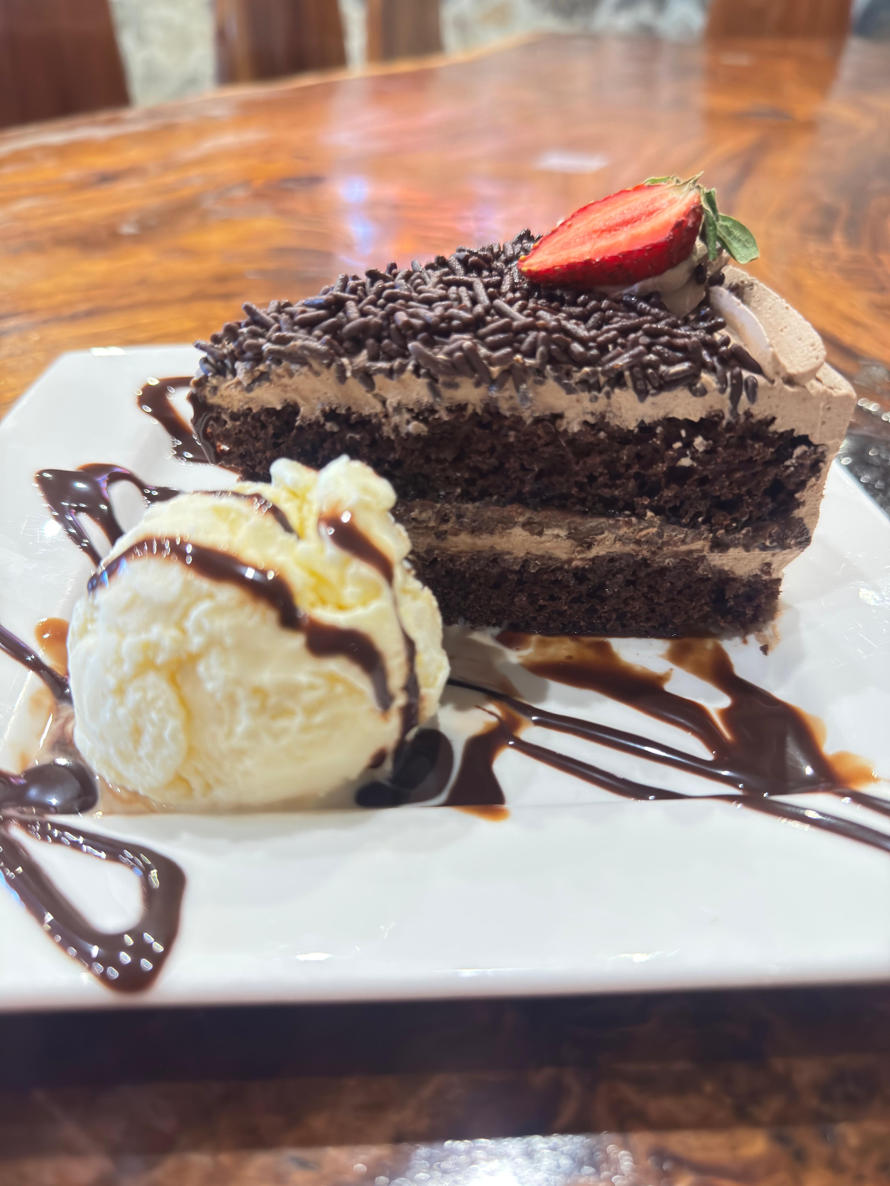 Dulce de chocolate con helado 