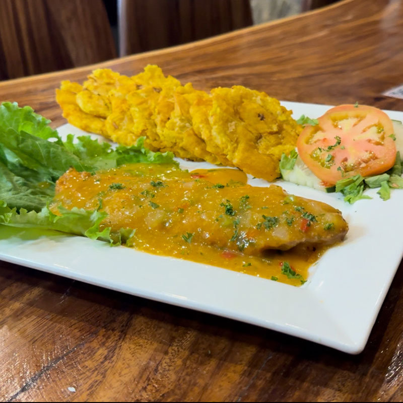 Filete de corvina al ajillo 